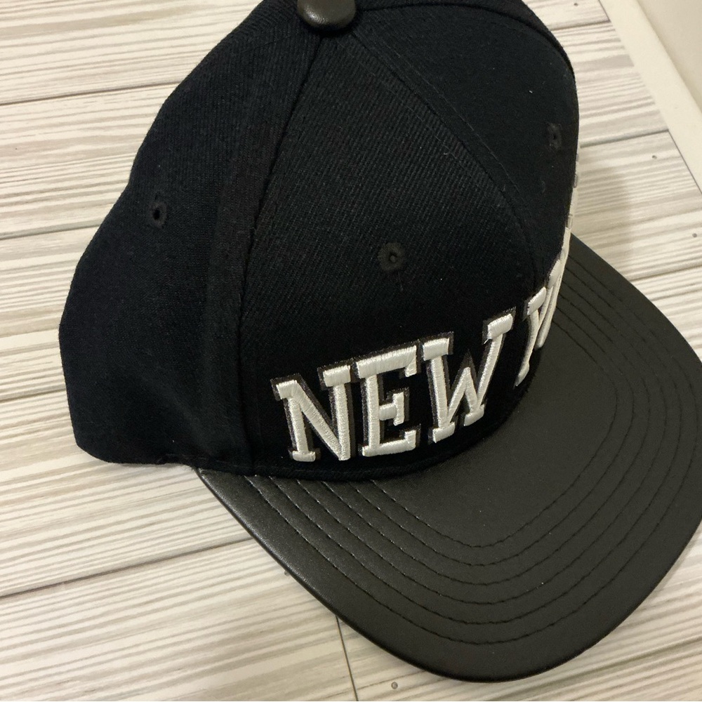 Black and White Embroidered New York baseball Cap with adjustable strap. - Picture 6 of 6